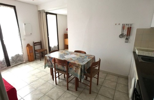 Port Leucate Apartment | 3-BR Sleeps 6, Quiet Area, Terrace, Private Parking, Beach 200m, Shops 400m, Near Aqualand