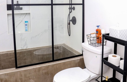 Monacillo Urbano Apartment | 3 BR Suite in Duplex Home in Gated Community, Easy Parking Shared Kitchen