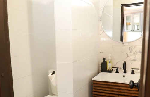 Monacillo Urbano Apartment | 3 BR Suite in Duplex Home in Gated Community, Easy Parking Shared Kitchen