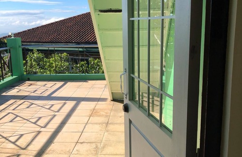 Tagaytay House | 3-BR Towhnouse in Tagaytay