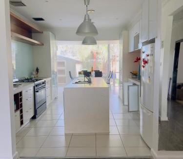 Werribee Villa | 3 BR villa in Werribee near to Werribee CBD