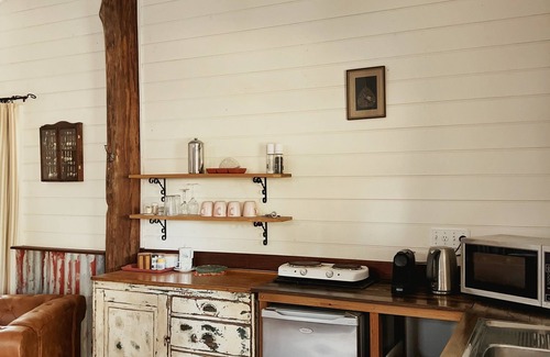 Krawarree Cabin | 3 cabins | Group & Family friendly | 7 acres | Nature retreat | Mily Way views