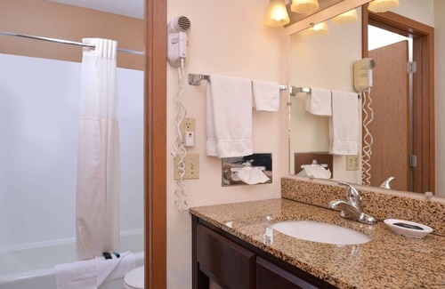 Atlantic Hotel | 3 Comfortable Rooms Near Iowa Western College w/Complimentary Breakfast