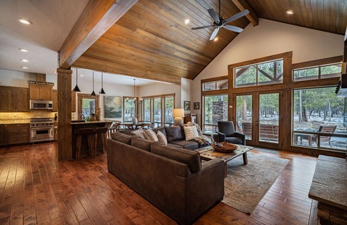 Sunriver House | 3 DAY AUGUST WEEKEND! 21-24 REDUCED 500nt Rate! Happiness Just Around The Bend
