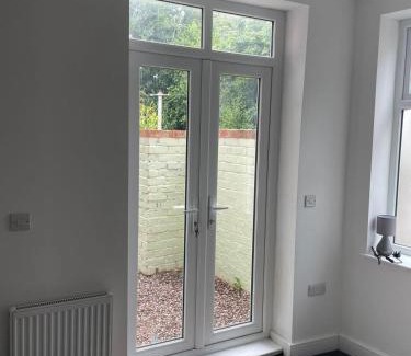 Castle Donington House | 3 Double Bedroom Home-Sleeps 8 - Castle Donnington