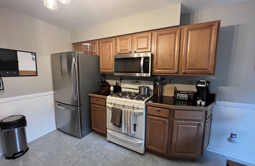 Geyser Crest House | 3 Floor Townhouse Minutes to Saratoga Track and SPAC