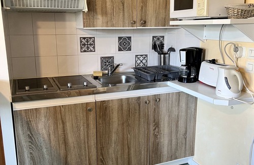 Eugenie-les-Bains Apartment | 3* gîte 50m from the spa, terrace, enclosed garden and private parking.