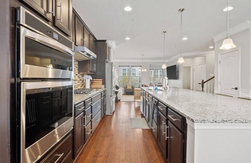 Hanover House | 3-Level Luxury Modern Townhome Minutes From BWI + Casino