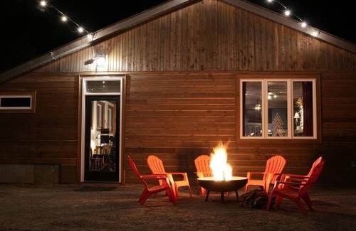 Algonquin Highlands Apartment | #3 Lodge Room (2 Double Beds)