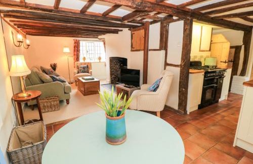 Alton House | 3 Malthouse Cottages