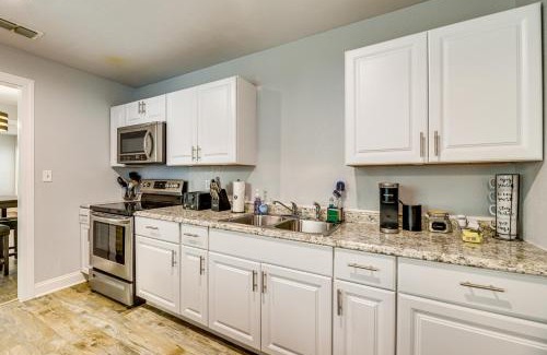 Del Mar House | 3 Mi to Beach Family Home in Corpus Christi!