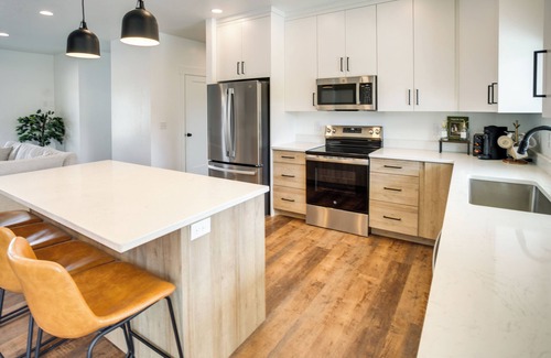 Sweetwater House | 3 Mi to Bear Lake: Home w/Hot Tub & Huge Patio!