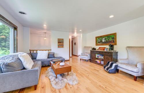 East Jewett House | 3 Mi to Colgate Lake Mtn-View Home, Deck and Grill!