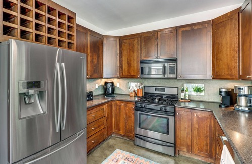 Galindo House | 3 Mi to Dtwn: Centrally Located Austin Townhome