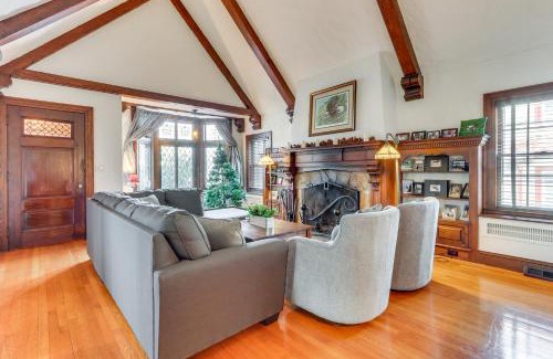 West New Haven House | 3 Mi to Dtwn Gem with Patio and Fire Pit in New Haven