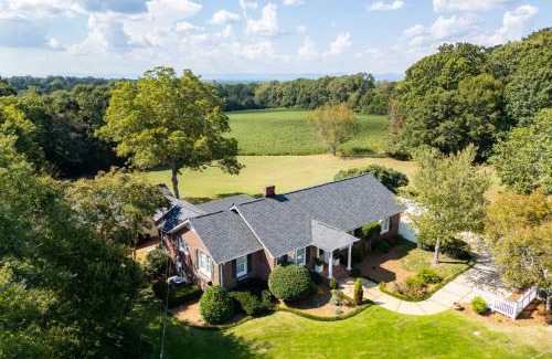 Greer House | 3 Mi to Dtwn Greer Mountain-View Home!