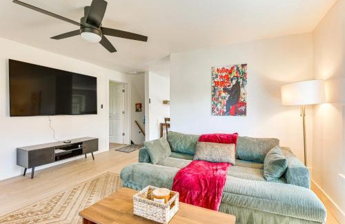 Youngstown Apartment | 3 Mi to Dtwn Quiet Youngstown Apt with Deck!