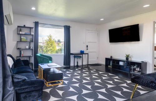 Auburn House | 3 Mi to Emerald Downs Pet-Friendly Home
