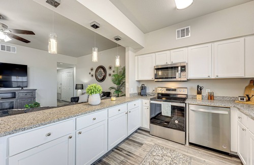 Eckhert Crossing Condo | 3 Mi to Hospitals: Stylish Condo in San Antonio!