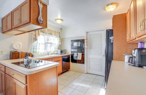 Willingboro House | 3 Mi to Mill Creek Park: Willingboro Home w/Grill