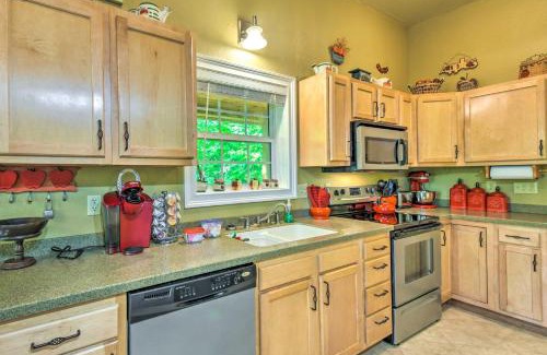 Hayesville House | 3 Mi to Museums Smoky Mountains Cabin with Deck