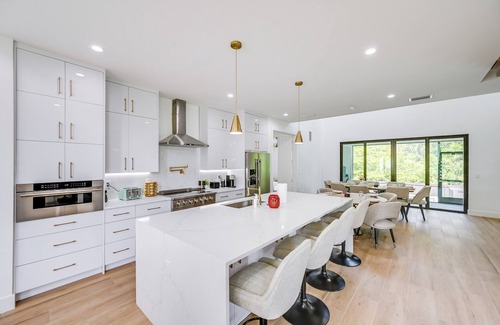 East Naples House | 3 Mi to Naples Beach: Luxurious Home w/Pool!