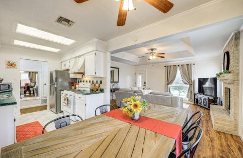 Universal City House | 3 Mi to Randolph AFB Family Home with Poker Table!