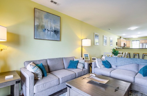 Lewes Condo | 3 Mi to Savannah Beach: Lewes Condo w/Pool Access