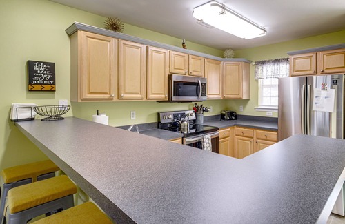 Lewes Condo | 3 Mi to Savannah Beach: Lewes Condo w/Pool Access