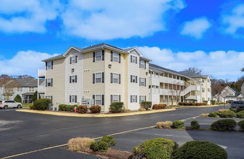 Lewes Apartment | 3 Mi to Savannah Beach: Lewes Condo w/Pool Access