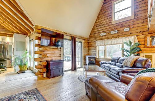 Sunderland House | 3 Mi to UMass Amherst Peaceful New England Cabin