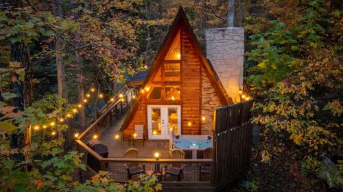 Chalet Village House | 3 Miles to Gsmnp & Dtwn Good Views HotTub A-Frame