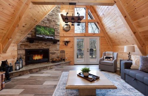 Chalet Village House | 3 Miles to Gsmnp & Dtwn Good Views HotTub A-Frame