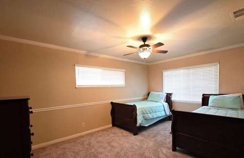 Antioch House | 3 min County Fair ~ 9 min Water Park ~ Bowling