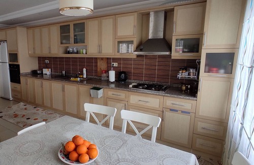 Tosmur Belediyesi Apartment | 3 minutes to the beach! Spacious and silent suite with pool.