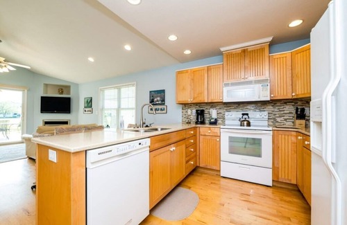 Saint Joseph House | 3 Nt Summer Min! Lovely Home With Association Heated Pool and Hot Tub!