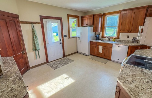 Houston County Other | 3 Peaks Farmhouse- Beautiful Remodel with Scenic Views + Root River Trail access