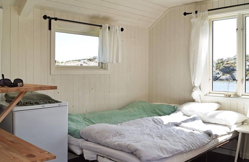 Kyrkesund House | 3 person holiday home in KLÖVEDAL