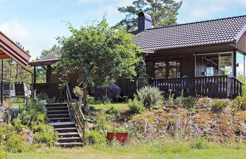Mellerud House | 3 person holiday home in MELLERUD-By Traum