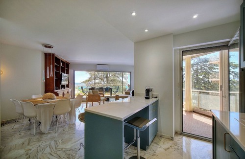 Cannes Apartment | 3 pièces, terrasse vue mer et parking A2B232