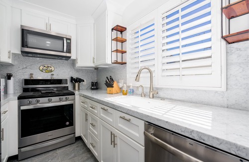 Balboa Island Apartment | 3 Properties From the Beach