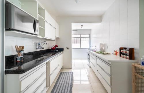 Jardim Centenario Apartment | 3 quartos na Enseada com Wi-fi 600GB e Chromecast