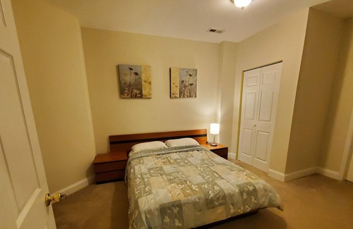 Fairland Apartment | 3 Queen beds, Private entry, Kitchen/bath