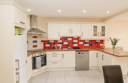 Killorglin Cottage | 3 RAILWAY TERRACE, family friendly in Killorglin, County Kerry