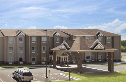 White Hall Hotel | 3 Relaxing Rooms Perfect for Your Group Getaways | Affordable w/Free Breakfast