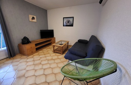 Salavas Apartment | 3-room apartment for rent by the week for 4 people, pets allowed