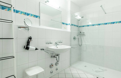 Seebad Heringsdorf Apartment | 3-room vacation apartment directly on the Baltic Sea - use of sauna in the house included!