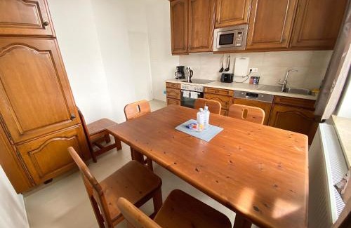 Rheinhausen Apartment | 3 Rooms, free Parking, 25 min to Düsseldorf, 200 Mbps WLAN