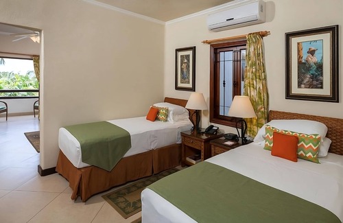 Maynards Hotel | 3 Spacious Units w/Kitchenettes! FREE Parking! Short Drive to Mahogany Bay!