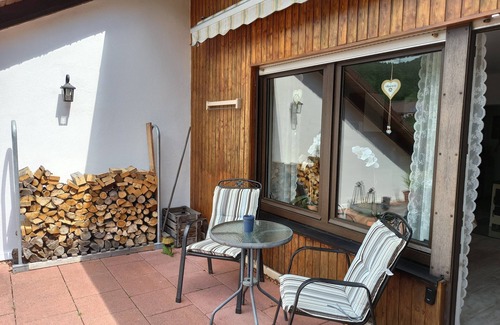 Schwanheim Apartment | 3 star 50sqm apartment Amsel's nest, private 25sqmterrasse, Wi-Fi, garage incl.